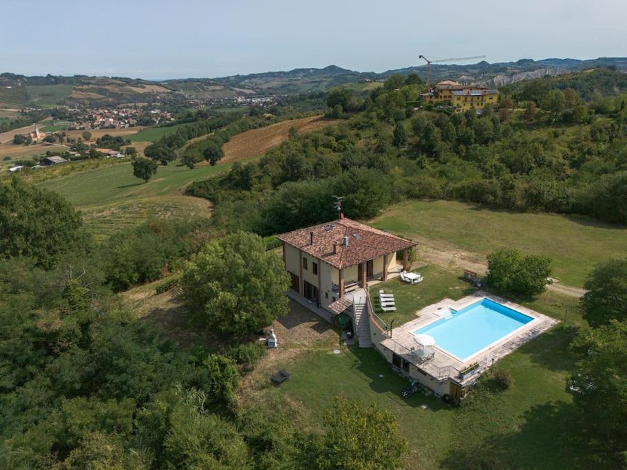 Ferienwohnung Casolara: Ospitalita Su Misura Castello di Serravalle Exterior foto