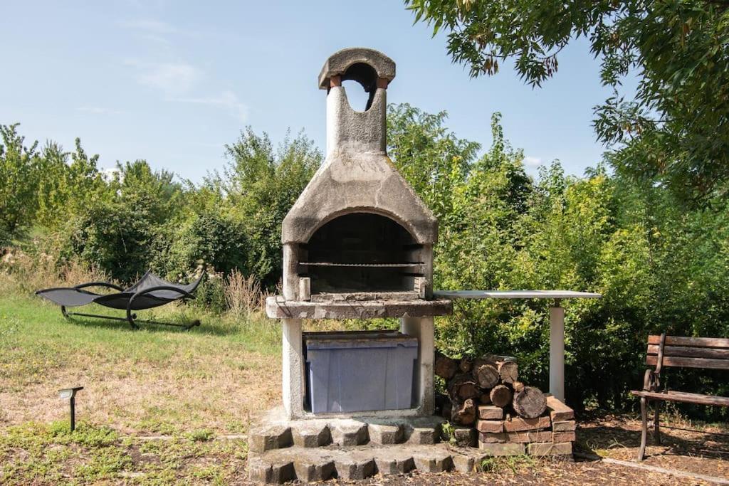 Ferienwohnung Casolara: Ospitalita Su Misura Castello di Serravalle Exterior foto
