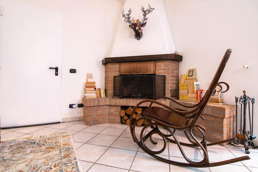 Ferienwohnung Casolara: Ospitalita Su Misura Castello di Serravalle Exterior foto